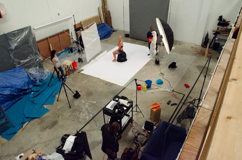 il_Enzio's tweet photo. Before things got totally ill in the studio…
#BubblewrapStudio @B_W_Studio #Photography #Paint #Commercial http://t.co/orq0FQz4gv