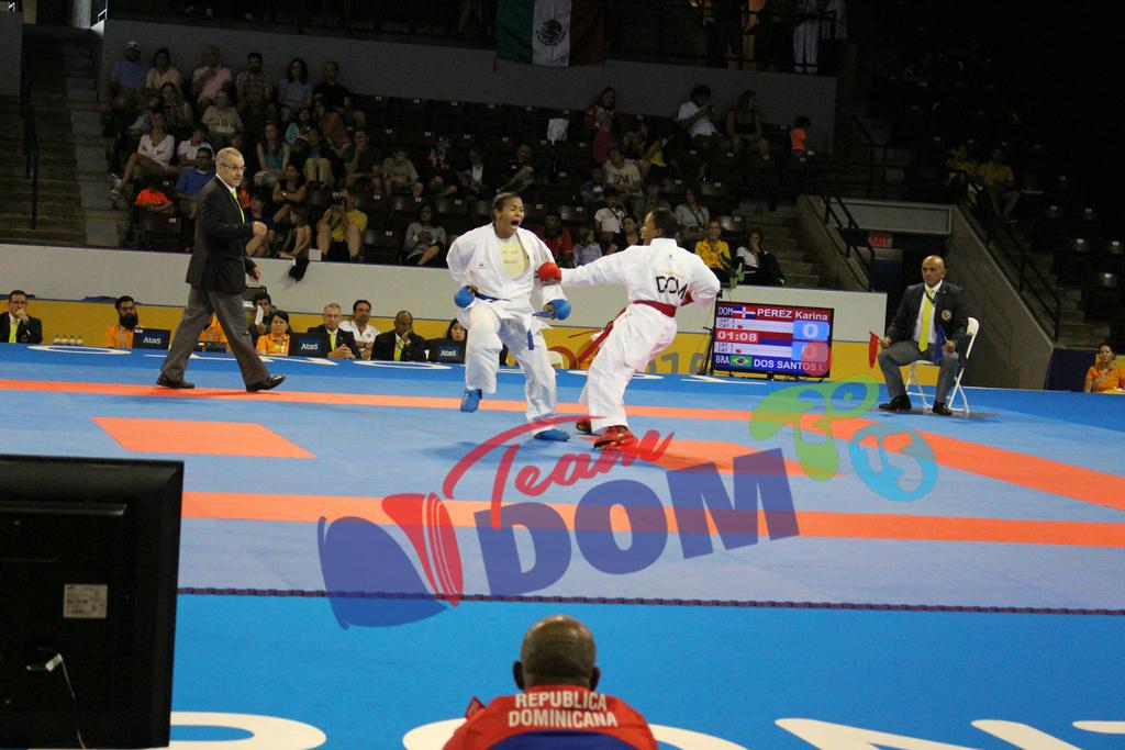 TeamDomDR's tweet photo. En Su Primer Combate #TeamdomTo2015 - Karate - Karina Perez Cae ante la Brasileña Dos Santos @COLIMDO http://t.co/kAEoMLsXxB