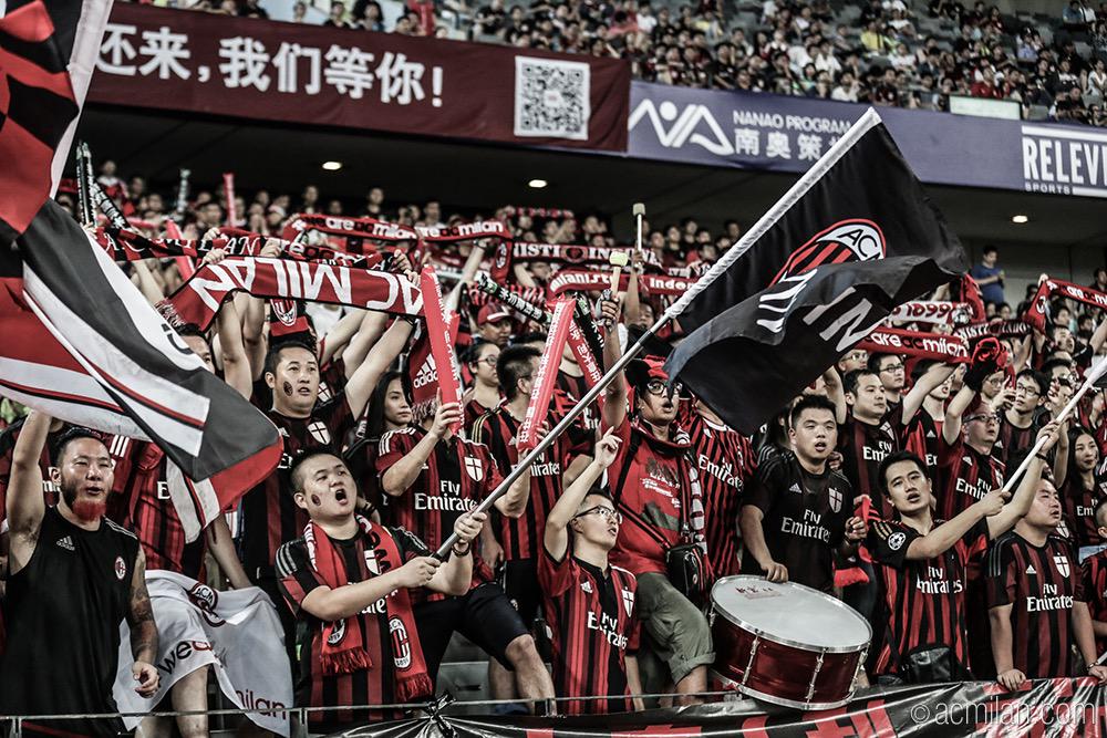acmilan's tweet photo. Your love for #ACMilan is amazing, thank you!  🔴⚫️ #weareinChina http://t.co/P4uNJRoT6a