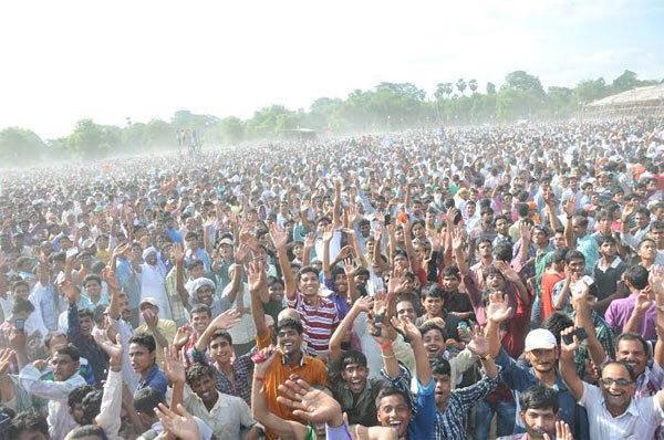 Denipatel_'s tweet photo. #ModiRocksInBihar ये सिर्फ लहर ही नही है अब तो उनकी मेहनत से तूफान बन गया है #tweetrobo http://t.co/TcYeLqRYWH