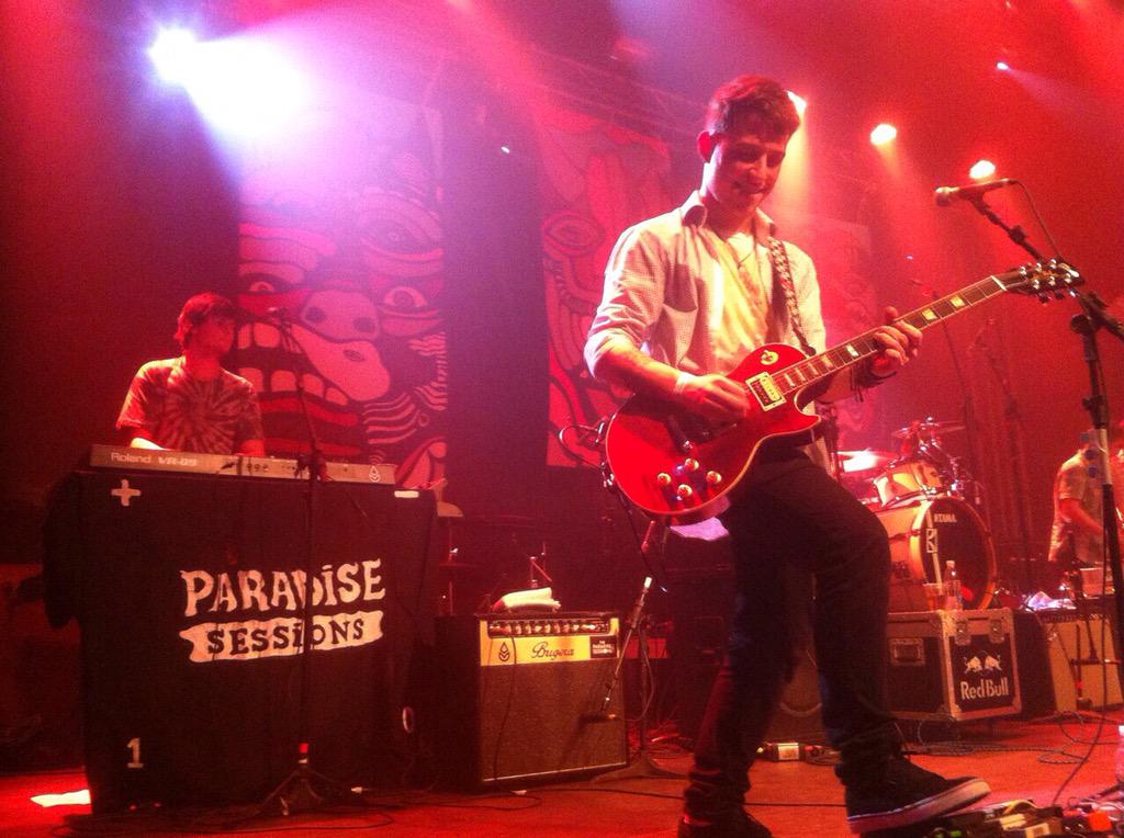 2ndHandSublime's tweet photo. Os bros da @paradisessions ontem no @opiniao! Que show. Que festa. Que vibe! #fellasmusicfest http://t.co/NqOh61xS0F