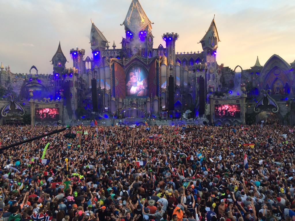 knhermans's tweet photo. Second day of madness #TML15 #Melodia #MartinGarrix http://t.co/hgRiLExNIu