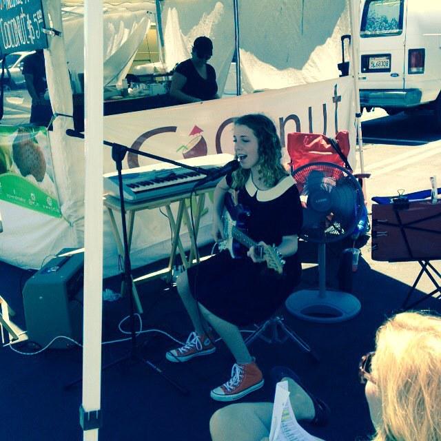 LINCSoCal's tweet photo. Gigi gracing the frmrs' mrkt--'it's not about the chaching, chaching, chaching it's about … http://t.co/YqWTohDUC5 http://t.co/gl4oUo2hjz