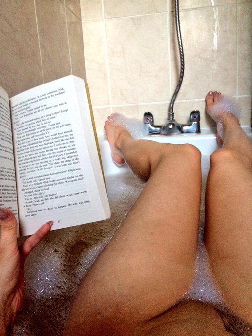 Rock n roll lol http://t.co/jQ7tsqAVfj<a href="/tag/london"class="tags"><span>#london</span></a><a href="/tag/boredselfie"class="tags"><span>#boredselfie</span></a><a href="/tag/whoreontour"class="tags"><span>#whoreontour</span></a><a href="/tag/waiting4di"class="tags"><span>#waiting4di</span></a>