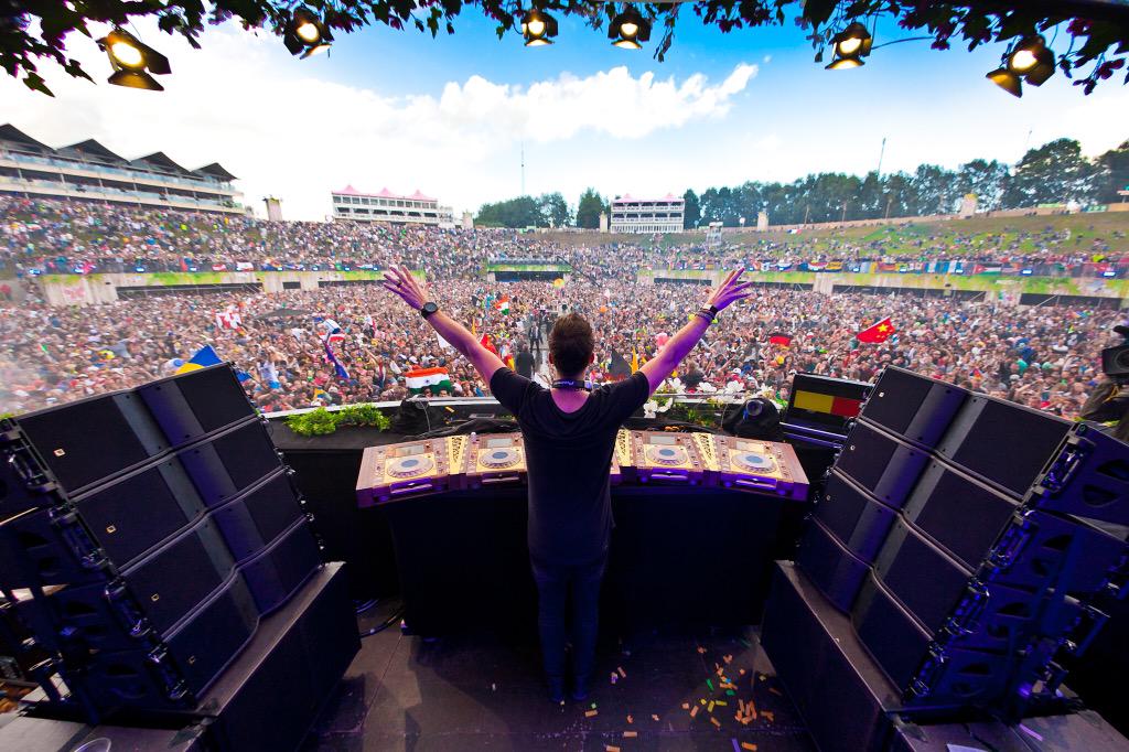 yvesv's tweet photo. . @tomorrowland ❤️❤️❤️ http://t.co/3UNC1WX8b6