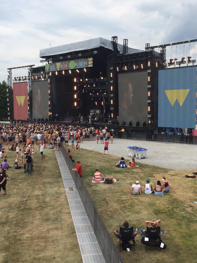 KiSS925's tweet photo. The music and the weather is hot, hot, hot here @wayhomefestival! #KiSSatWayHome #KiSSCrew #summerKiSS #WayHome http://t.co/l5Wc9wm4yU