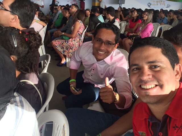 pregandonomundo's tweet photo. Estamos aqui no maior congresso de jovens em Caruaru!!!
#CongressoJovemApec2015
#PGMyStyle http://t.co/RgnxgThbdj