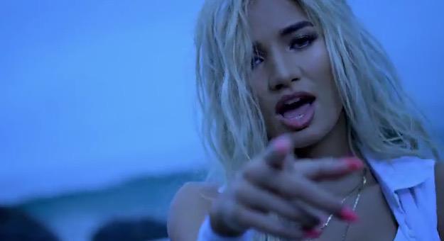 fashskint's tweet photo. Getting ready to @princesspiamia DO IT AGAIN 🎶💘 #SaturdayNightVibes #OutOut http://t.co/U5V2ZQlJDA
