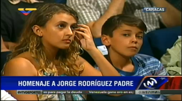CcsConJorge's tweet photo. LA FOTO | Nietos de Jorge Rodríguez padre están presentes en el homenaje al mártir en el Teatro Nacional http://t.co/rW3byaZLgJ