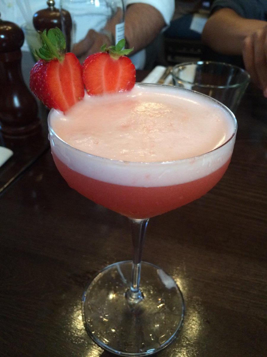 jen_harris10's tweet photo. Having the best British Martini at @bumpkinlondon! #cocktail #birthdaymeal #london http://t.co/Wiy7vKRxYy