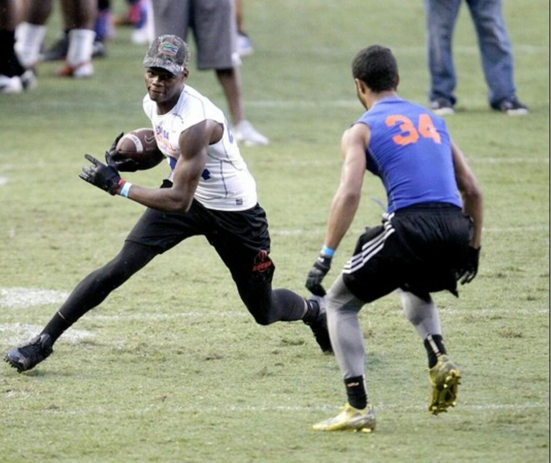 DB_BucksFB's tweet photo. Dfld Bch 2016 ATH @BUCKSQB1 in action at #FNL in Gainesville! #BeachBoys #SwampInvasion http://t.co/iz3EHZ4PyL