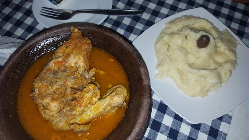 jesjesaa's tweet photo. Almuerzo rico en #rinconcriollo en #peñaflor @guia_de_picadas @PANCHOSAAVEDRA @PicadaCulinaria 3B #LugaresQueHablan http://t.co/xqOG2Q52WS