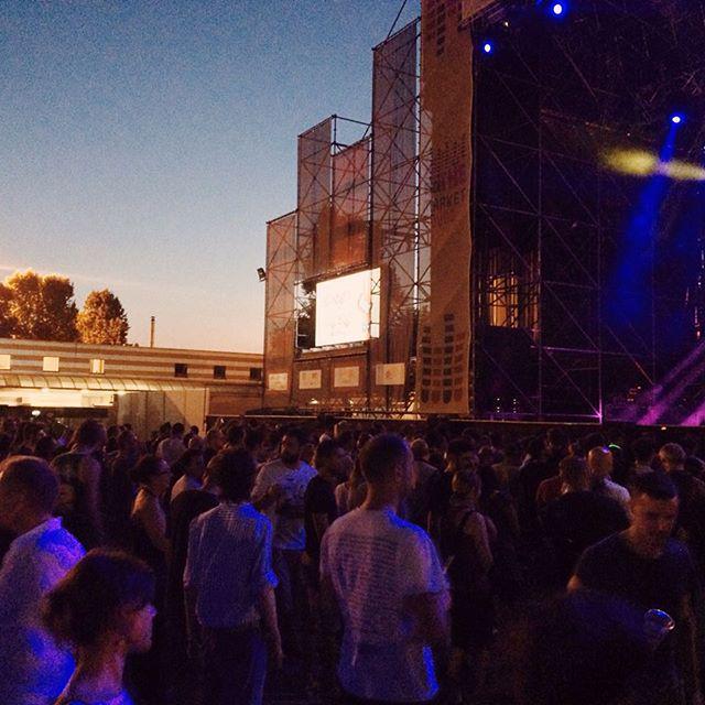 estatheitalia's tweet image. In attesa di Giorgio #Moroder, @coccodj sta facendo scatenare l'#EstatheMarketSound! 👏🏻 😀 … ift.tt/1Krw1um