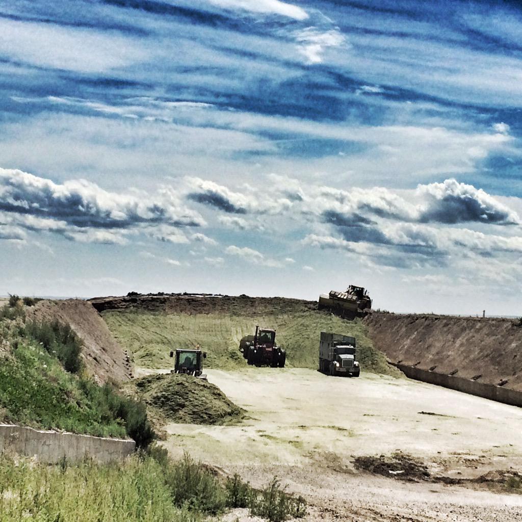 CodyCreelmanDVM's tweet photo. #Silage15 #AlbertaStyle http://t.co/BJIgF2Kp7X