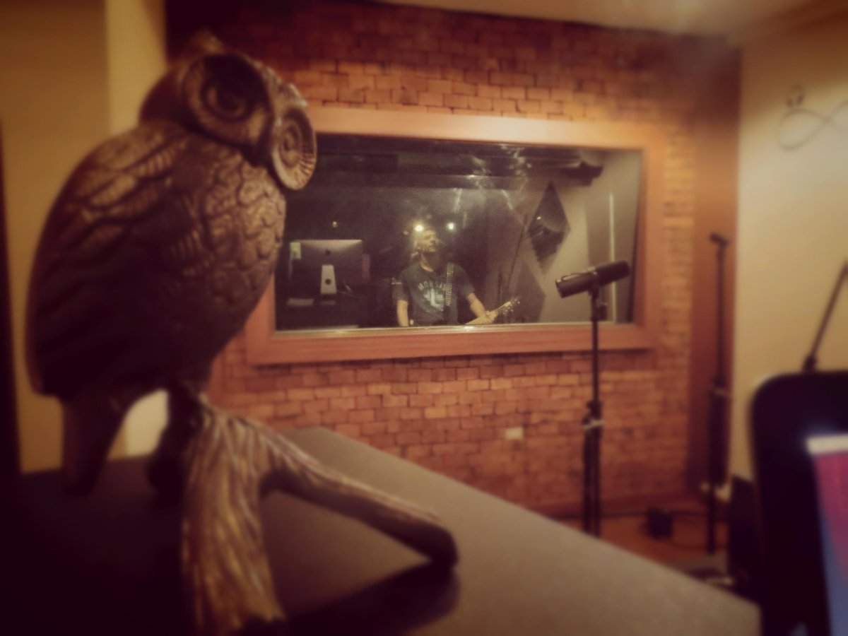 MythicalEC's tweet photo. Conoce Mythical Studio! un estudio de grabación diseñado para realizar lo que tu mente imagina #somosmythical http://t.co/He7egCjP3o