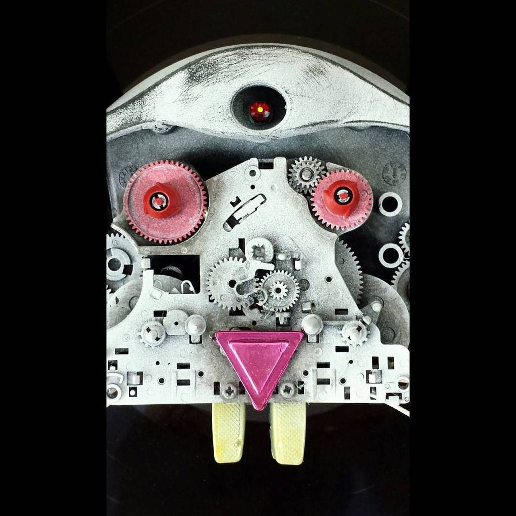 Otherbots's tweet image. Detail of &apos;Wascal the Wabbit&apos; #robotbunny #magicrabbit #robot #assemblage #popart #happyasabunny by bluethevigorist