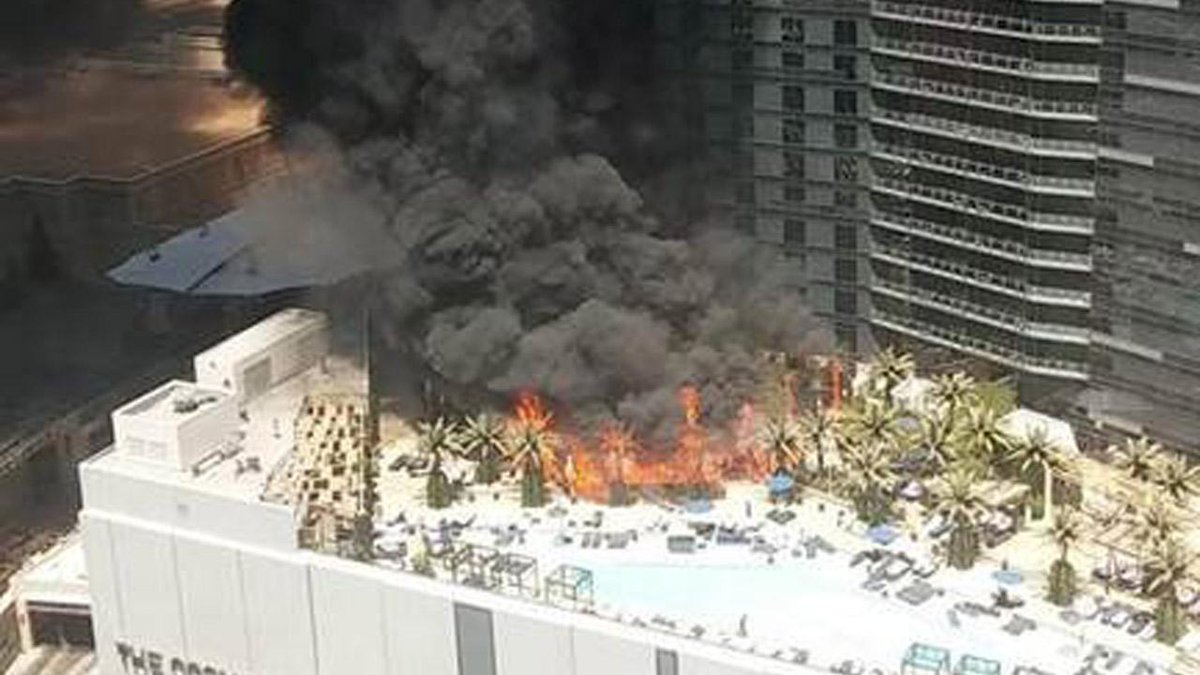 ABC7's tweet photo. #BREAKINGNEWS 1 injured in pool area fire at Cosmopolitan hotel in Las Vegas http://t.co/XV8XN2fV0Z http://t.co/A41IVWXFek