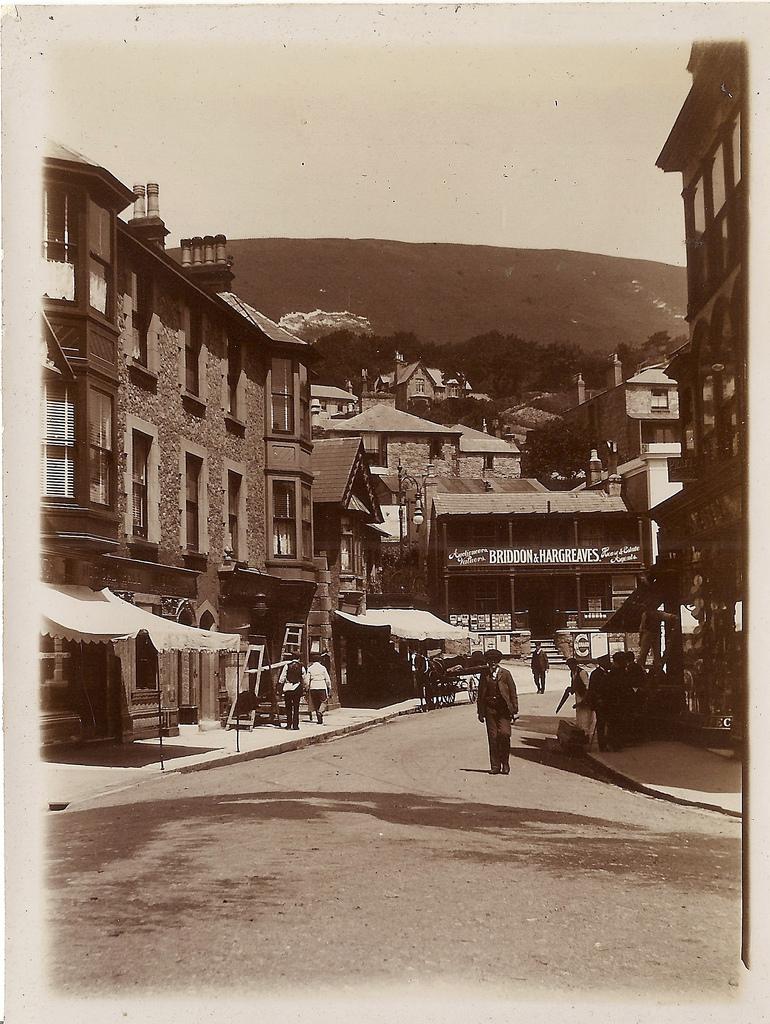 RydeAbide's tweet photo. Ventnor-High Street-on a sunny day-July-1910-#HorseAndCart @LoveVentnorUK Isle of Wight http://t.co/VOcozhrLI4