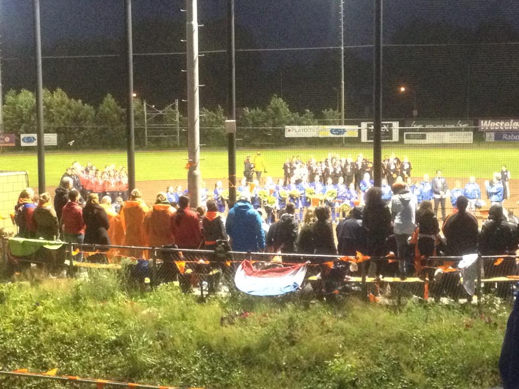 EC Softball 2015 tweet media