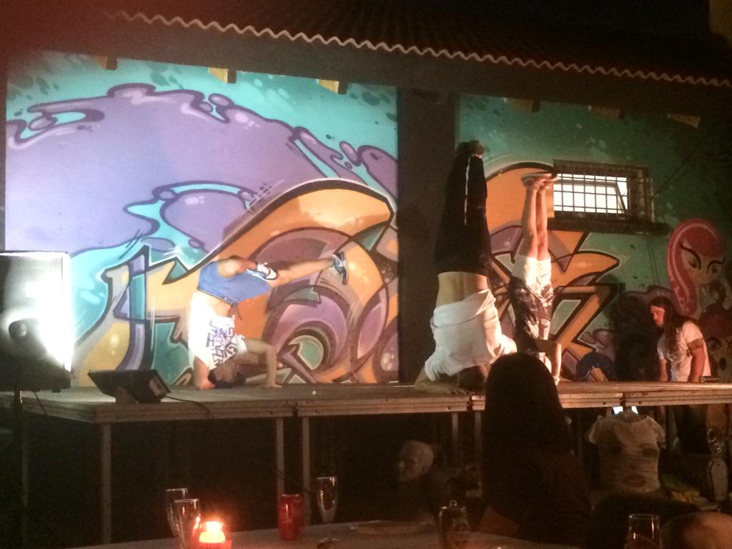 corazondecereal's tweet photo. Una noche irrepetible! BREAK dance, pasarela, creaciones!!! En @corazondecereal !!!! http://t.co/4C3i8k3Ehn
