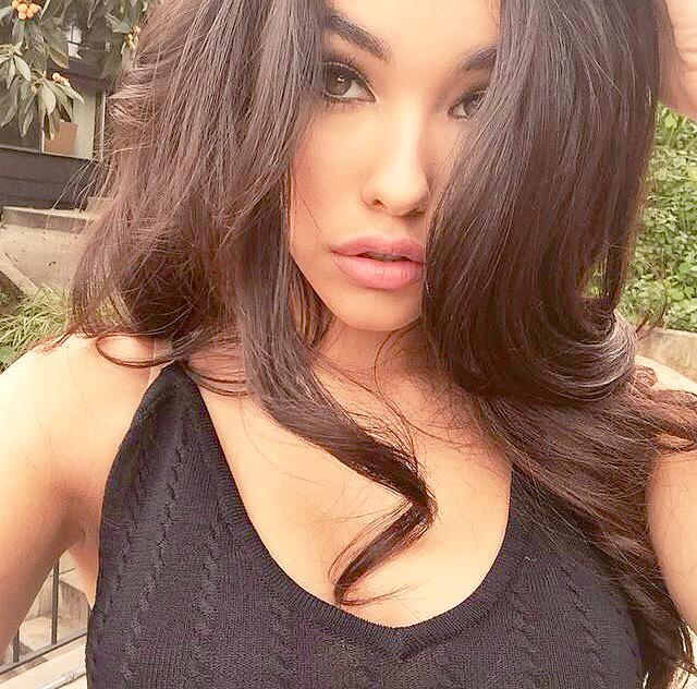 Ana_rpgwrgung's tweet image. -Ana venait d&apos;arrivée à la soirée. Elle défila les endroits cherchant quelqu&apos;un qu&apos;elle connaissait.-

Venez rp svp‼️