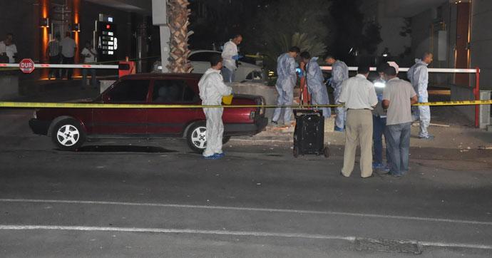 habertat's tweet photo. AK Parti İlçe binasına ses bombalı saldırı! - http://t.co/cwcfzxaq7Z http://t.co/PuU3AvC5Bw