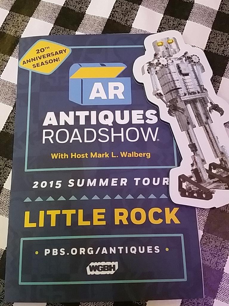 FaithTann's tweet image. Mr. Robot is bummed. No trip to Hawaii again this year. #RoamingMrRobot /TetrixbyPitsco