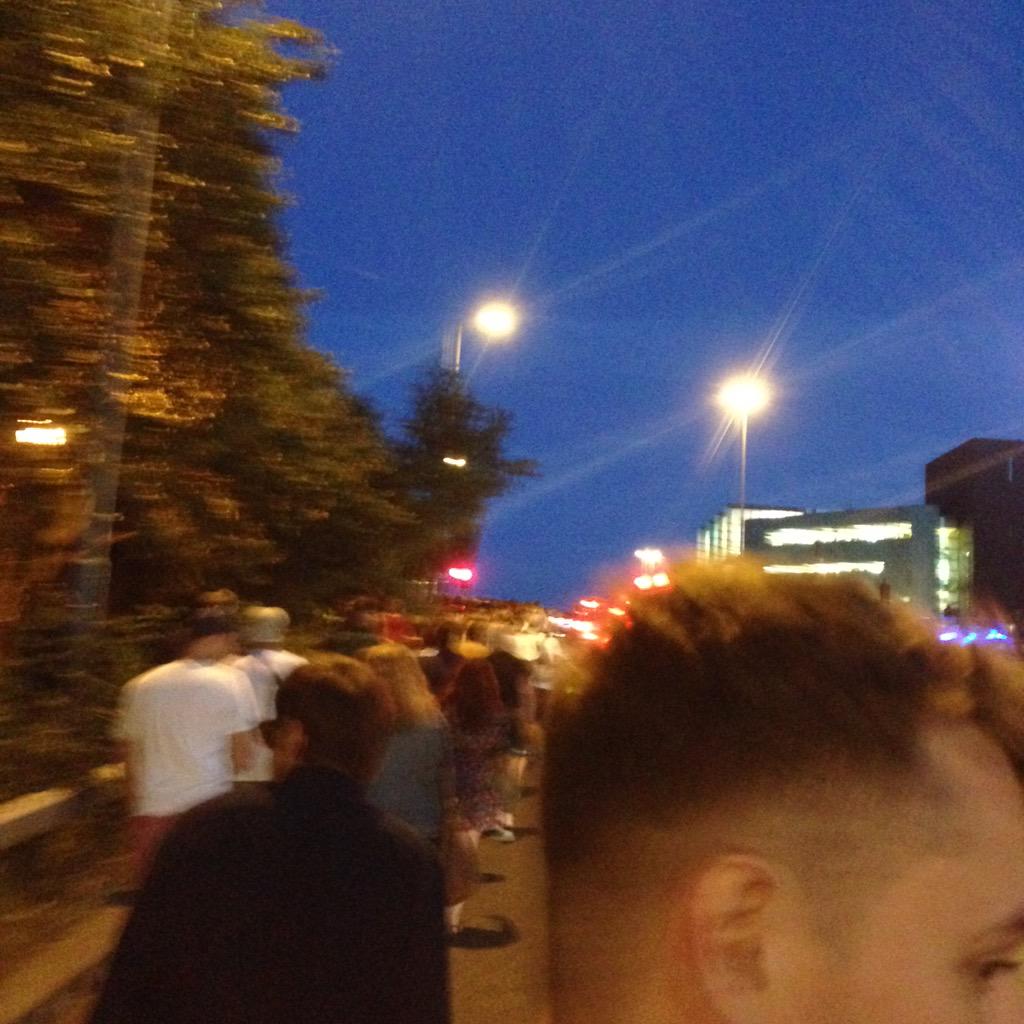 _zaklomas's tweet photo. @syptweet great work with tramlines #fail http://t.co/knsciyp6kL