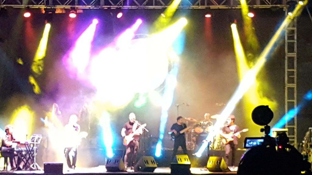 JuanLazo1's tweet photo. Estar en el Castillo #Fuengirola y fliparlo en colores con The Other Side a Tribute to Pink Floyd . @AnaMula1 http://t.co/U6Hxw4EydE