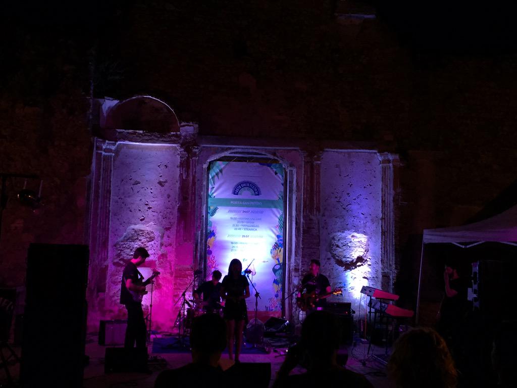 Axelmoloko's tweet photo. Bel tiro anche questi @wearefabryka . Ottime cose sul palco Porta San Pietro in 2 giorni di @sirenfestival http://t.co/qGckykXDkM