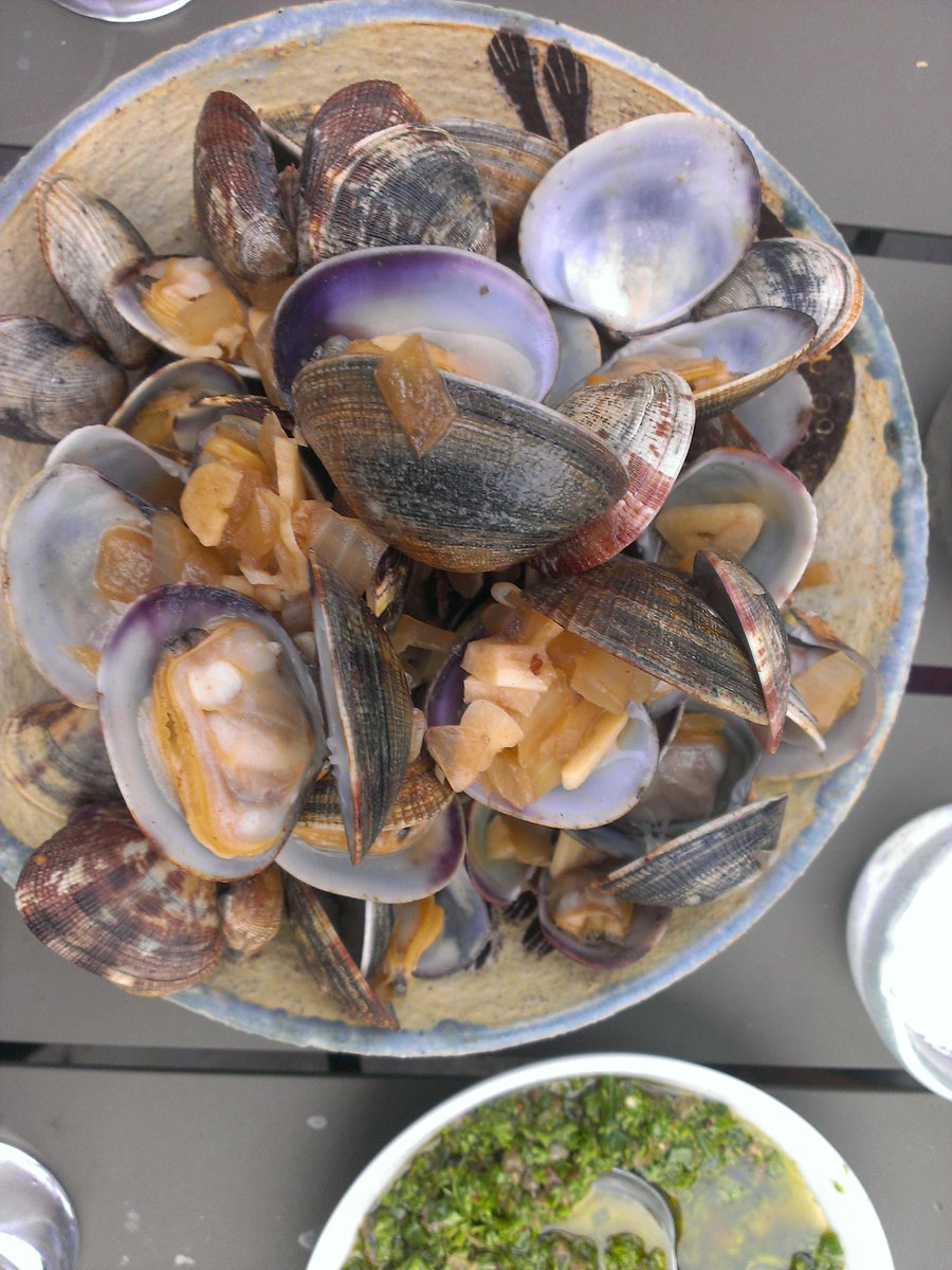 TortillaforTea's tweet photo. Enjoying clams cooked in rose wine and garlic in Cornwall http://t.co/pC9zOhHE7B