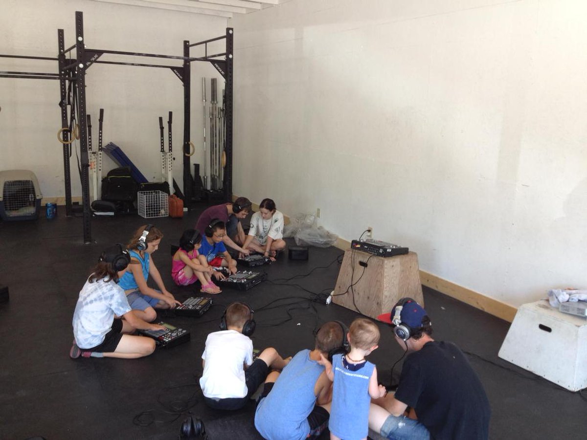 IMPLabs's tweet image. Beat making workshop @ Flux School of Movement with @merkywatersmsc and the IMP Labs