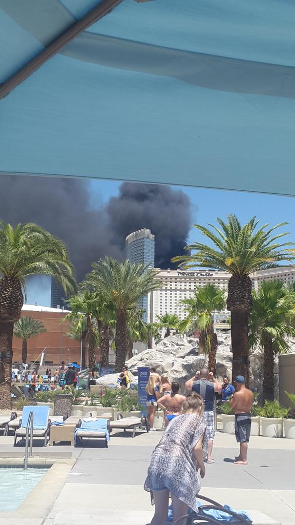 krista_122's tweet photo. @jillyb03 @nursebabes @Brackin32 @elkukui76 @FOX5Vegas no but right next to us http://t.co/1pxWL3C1fO