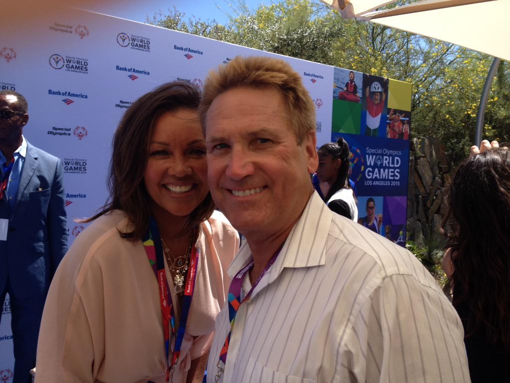 GregMillsTVNews's tweet photo. Don't usually do this...but it's Vanessa Williams..and, well, couldn't help myself! #Beautiful #Sweet http://t.co/8DDb5aEZV1