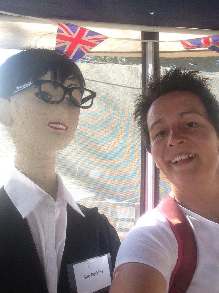 MsOHara71's tweet photo. @sueperkins are you aware the #GBBO won the scarecrow festival #hinderwell this year. Uncanny likeness #meltoo http://t.co/cfxRPyoeJ4