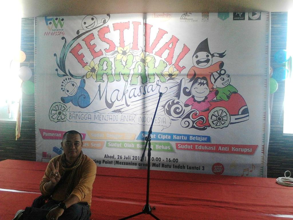 Agusshi_'s tweet image. FAM 2015 with @SobatLemina di Mall Ratu Indah, ada tmn2 dri @SIGiMks @Lentera_Negeri @SSChildMakassar #FestivalAnak
