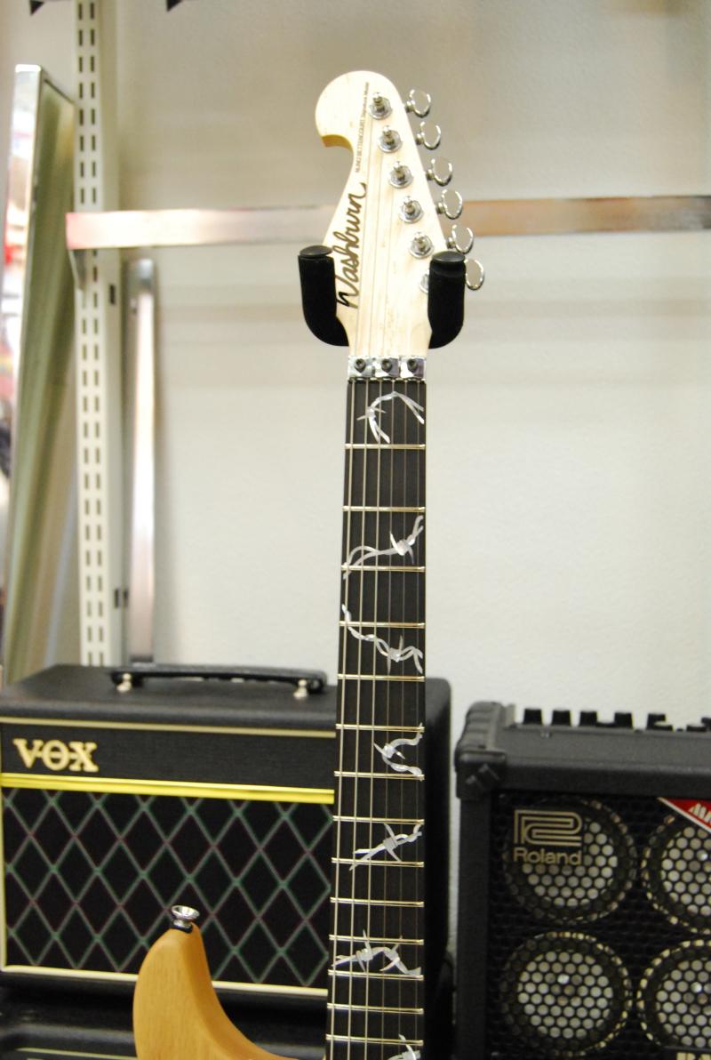 Washburn最新入荷情報！N4 Barbwire Plastic Treeのギタリスト