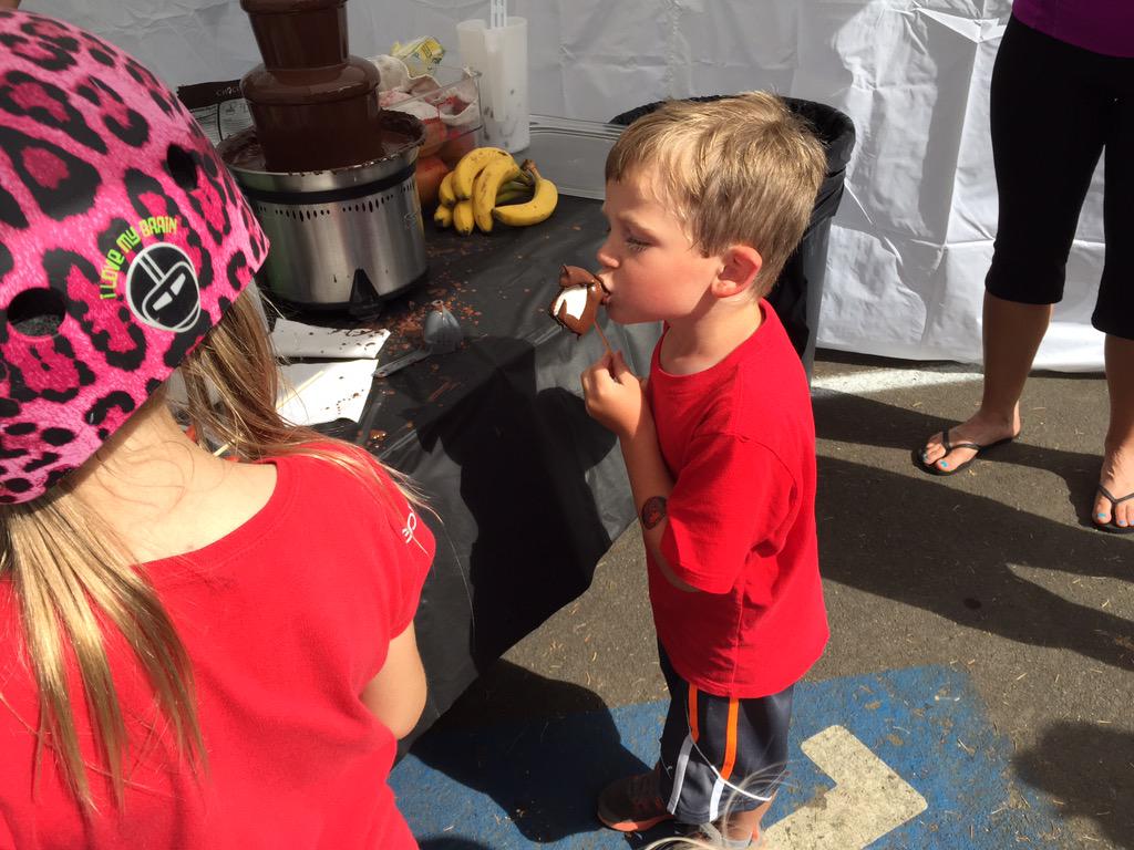 PickPoisonRelay's tweet image. Chocolate fountains in full effect. #relay #sugarhigh