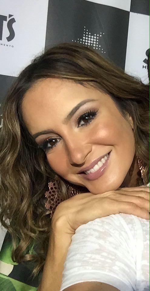 n sei qm é nada foto, ja mandaram assim mas olha o sorriso dela 
😭😭😭😭😭😭😭😭😭😭 #MPN #CLAUDIALEITTE