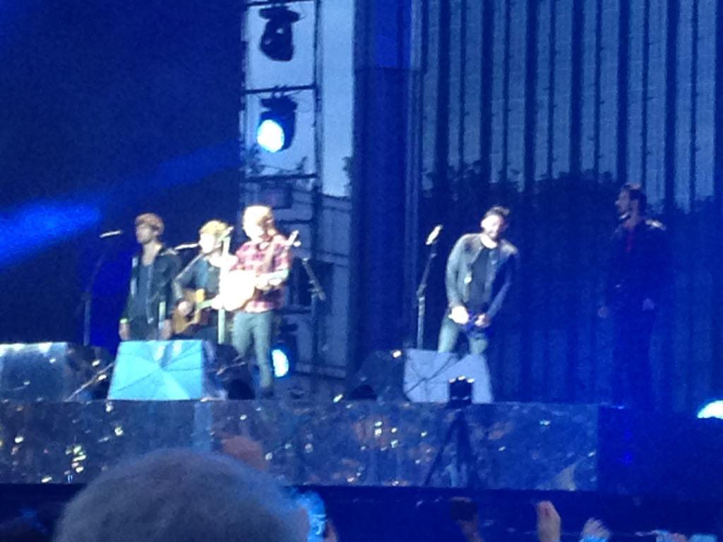 daithi576's tweet photo. A great night was had last night in croker #EdCrokePark #greatbirthday #broke #kodaline http://t.co/phQ45oNL4A