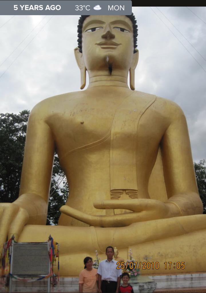 noominnim's tweet image. บ้านเราต้องไปถวายเทียนด้วยกันทุกปี #July2010 #NooNiMStory #timehop