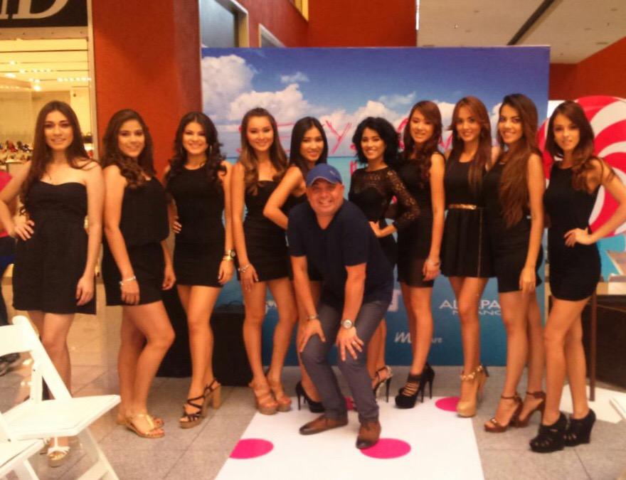 SandovaLuciana's tweet photo. El maestro @MelaraTony y sus alumnas de @KennyDueas http://t.co/g17xk6MLs1