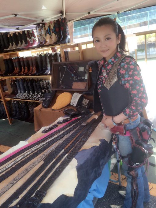 日高ゆりあ’s pics and videos