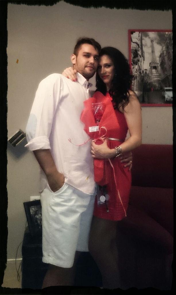 Sergigoza's tweet photo. Con mi niña de aniversario! !te quiero eva maria http://t.co/gBaUl1kanE