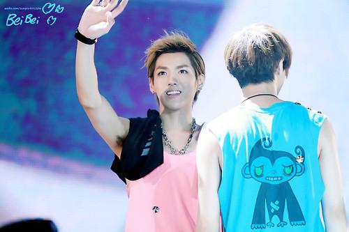 kpoparmpit's tweet photo. yifan http://t.co/iYSA1pIThg