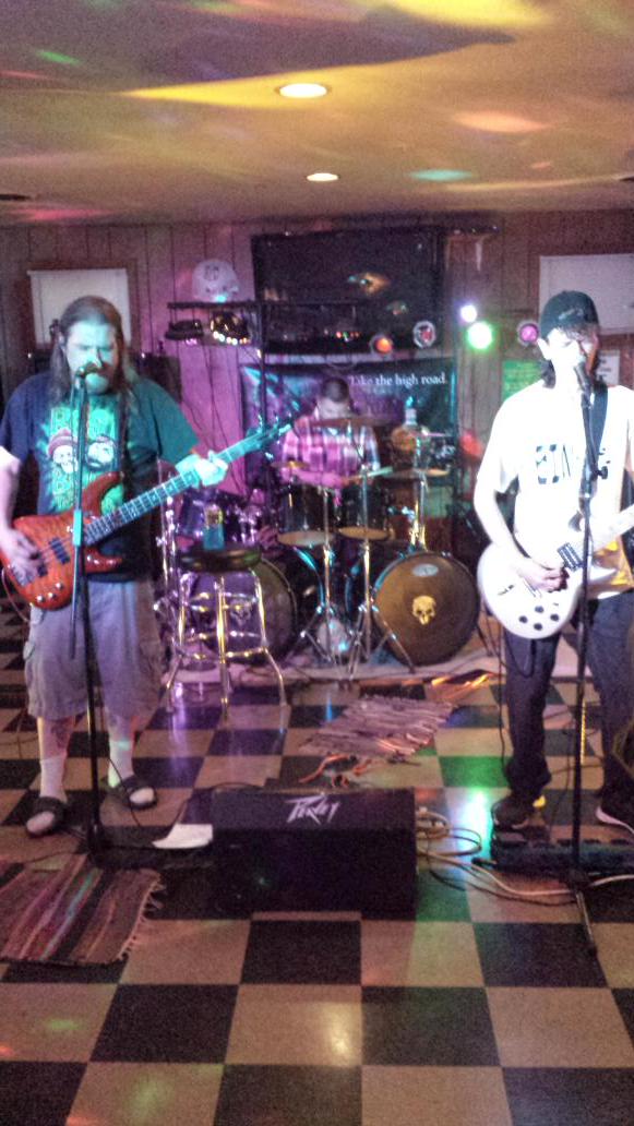 SINicalOfficial's tweet photo. SIN-ical live at Da Nite Tavern in Murphysboro, IL π€π΅πΈππ #music #performance #WordSmithRecods #livemusic #fun #party http://t.co/TCbBcEJbnD