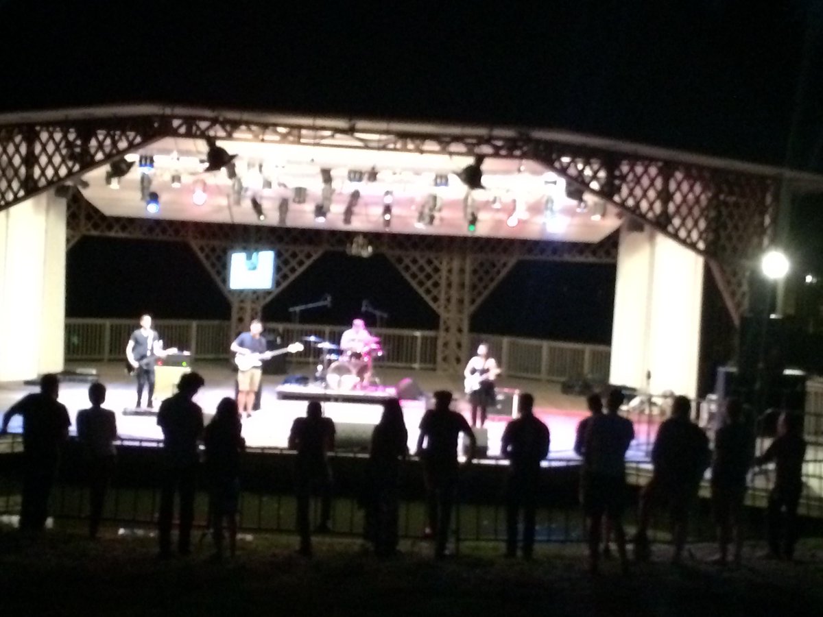 COM275wxci's tweet photo. @WXCI PRESENTS #IndieUnderTheStars #LiveAtTheIves concert series.  Here’s Loom http://t.co/Kip15d4Q0s