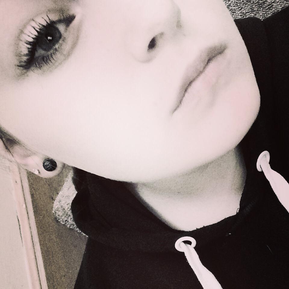 invaliduser11's tweet image. Bitches talk shit cause they think they know me, but if I was a guy, they'd be the first to blow me 😈👌🏼