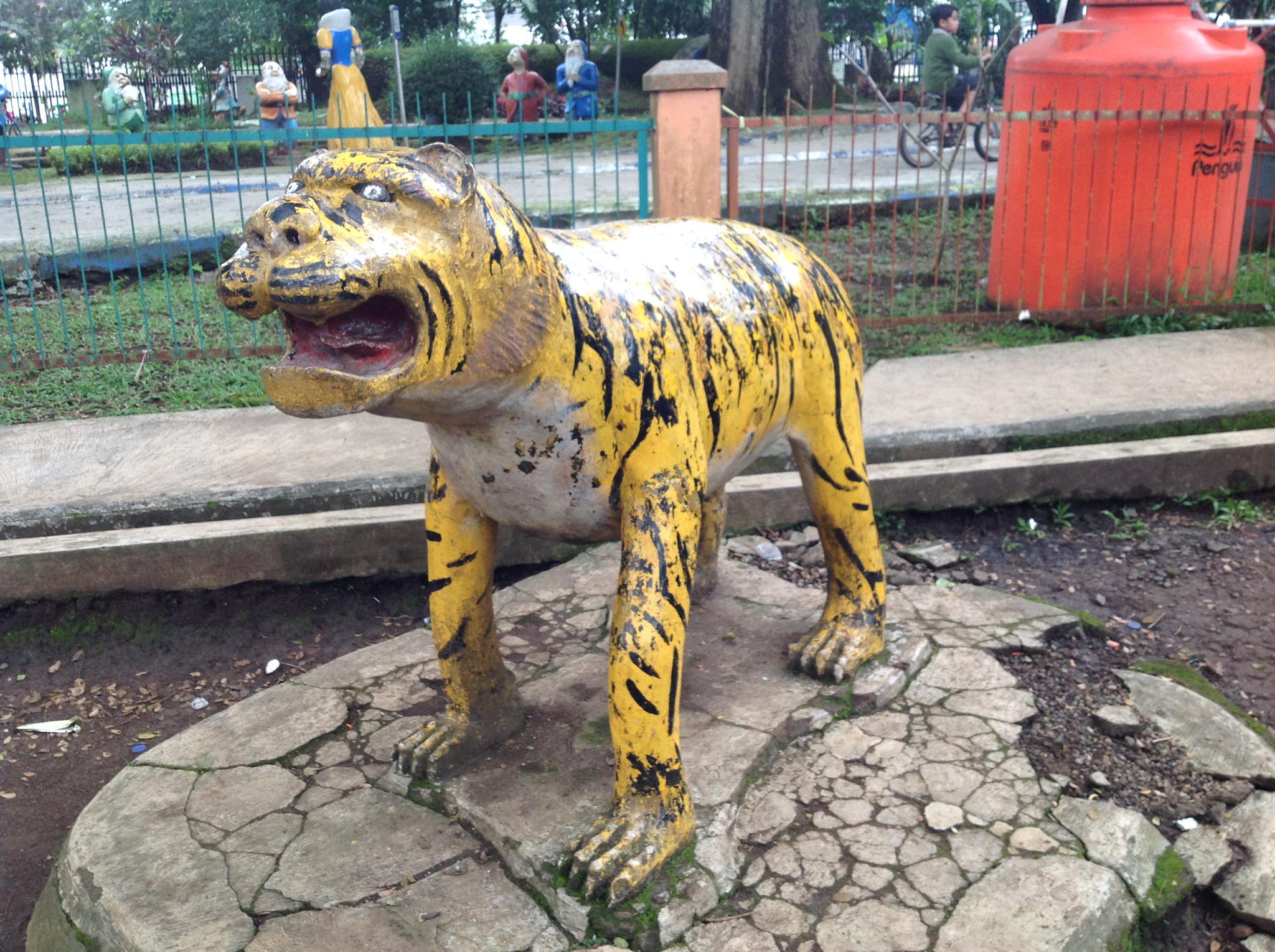 Ramai Di Medsos Patung Macan Lucu Koramil Cisewu Dibongkar