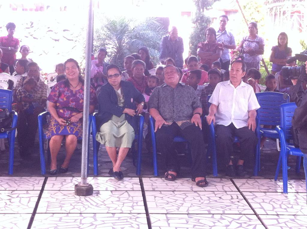 Evertrumakur's tweet photo. Pemeriksaan kesehatan gratis di paroki Maria Bintang Laut, oleh tim Ikatan Dokter Indonesia http://t.co/0R3s5Rr0s7